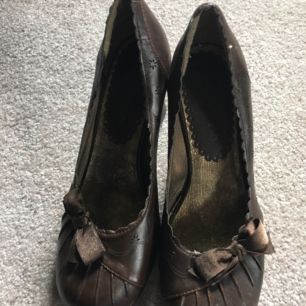 Heels - Picture 2 of 2